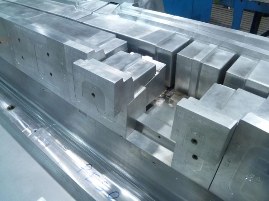 V900 A350 RTM BEAM CUT-OUT TOOLING